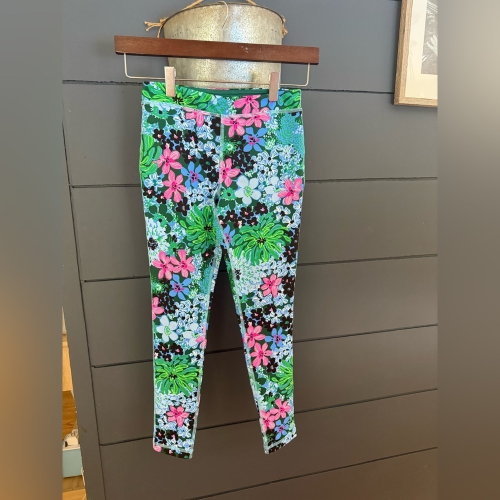 Lilly Pulitzer kids  weekender leggings in Multi Soiree All Day size large